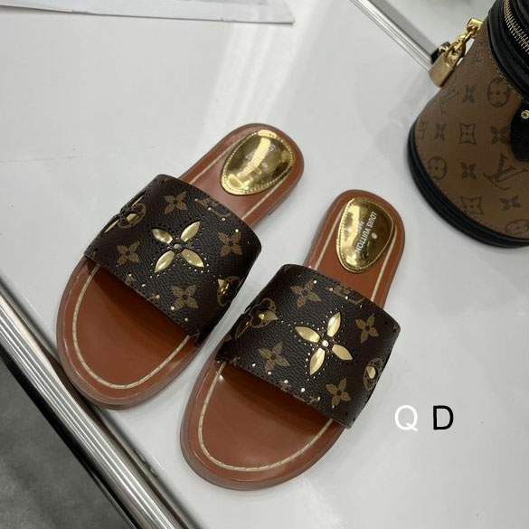 Picture of Louis Vuitton Slippers _SKULVsz35-42GDT0129399